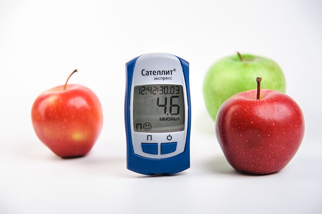 Diabete e allergie: glucometro e mela